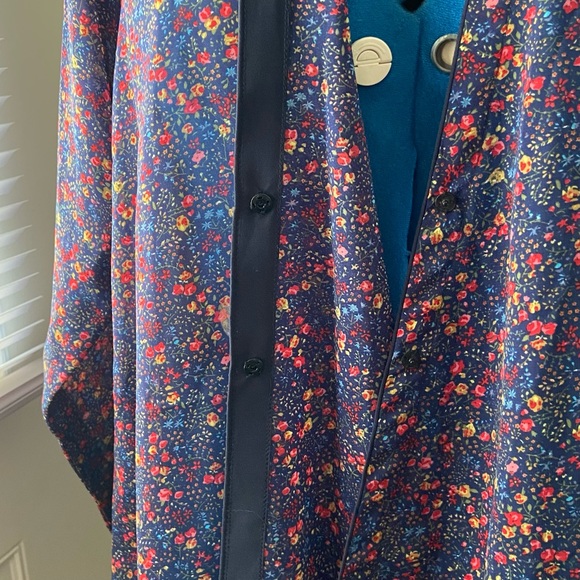 Black Floral print sheer women kimono asymmetrical hemline top. One size. Used. - Picture 6 of 13